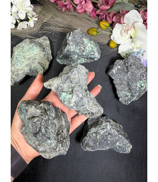 Rough Emerald in Matrix Size 5 [400-499gr]