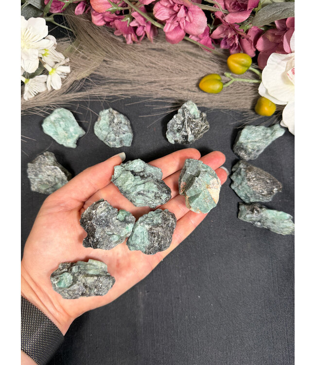 Rough Emerald in Matrix Size 1 [1-99gr]