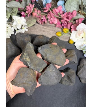 Rough Shungite Size 2 [100-199gr]