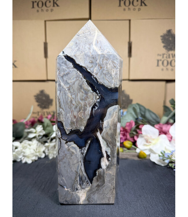 Fluorescent Agate Tower #74, 2278gr