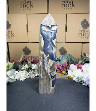 Fluorescent Agate Tower #70, 1050gr