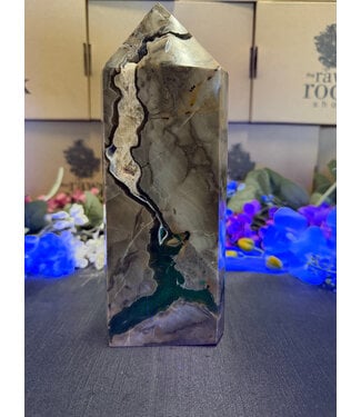 Fluorescent Agate Tower #65, 1438gr