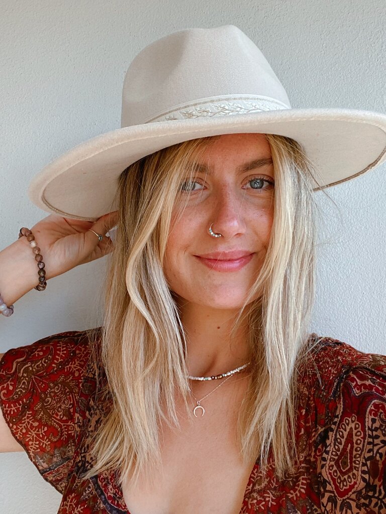 BOHO CREAM HAT WITH GOLD STRAP