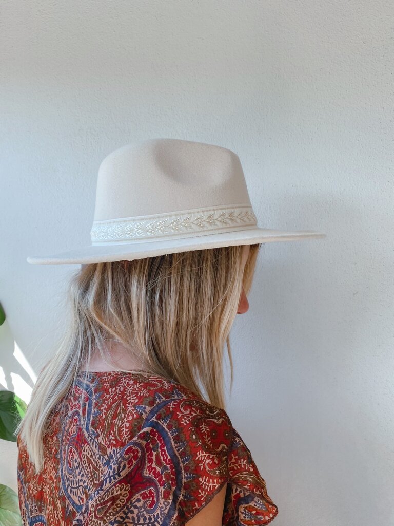 BOHO CREAM HAT WITH GOLD STRAP
