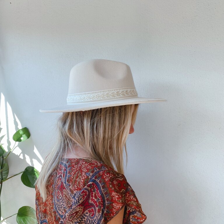 BOHO CREAM HAT WITH GOLD STRAP