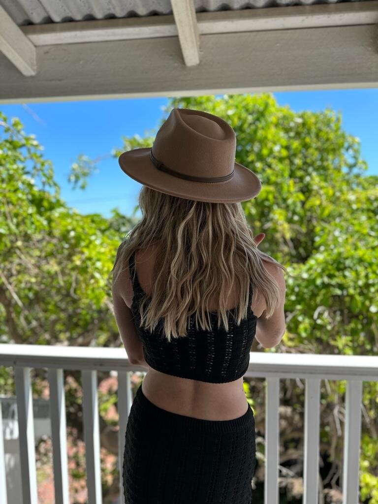KNITTED CROP TOP BLACK