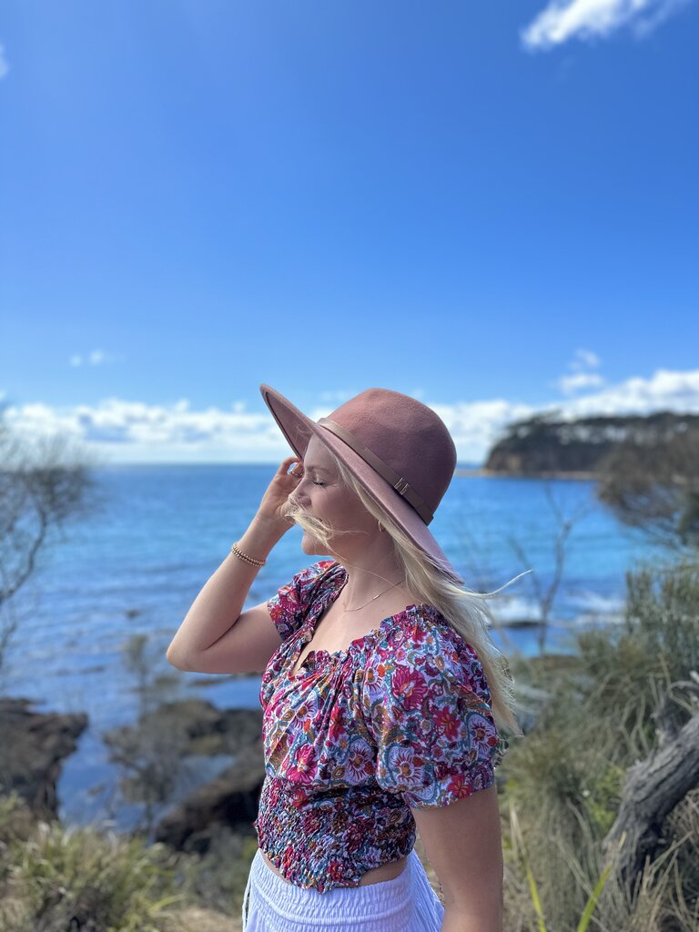Honey & Stone Co AVA HAVANA CROP