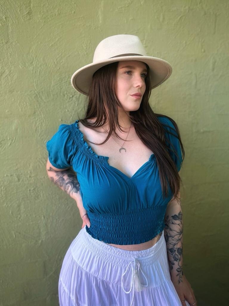 Honey & Stone Co AVA CROP PEACOCK