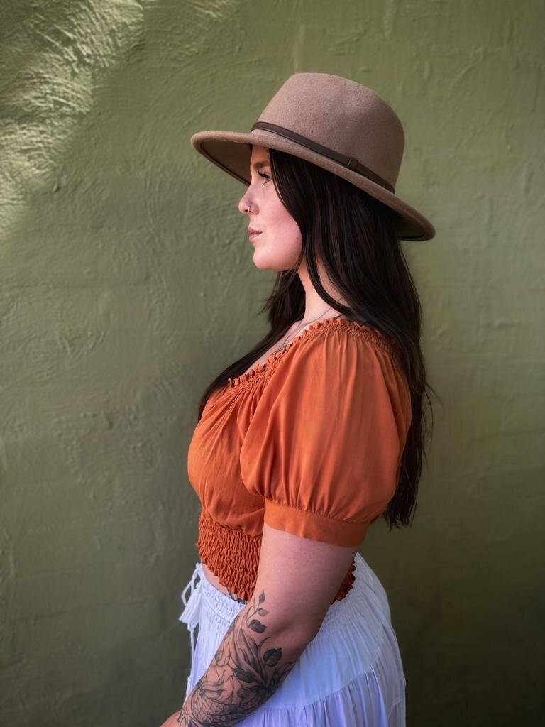 Honey & Stone Co AVA CROP CINNAMON
