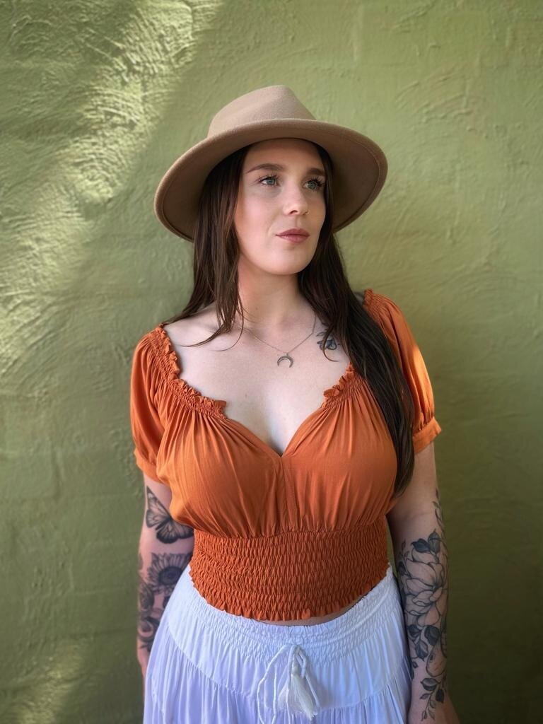 Honey & Stone Co AVA CROP CINNAMON