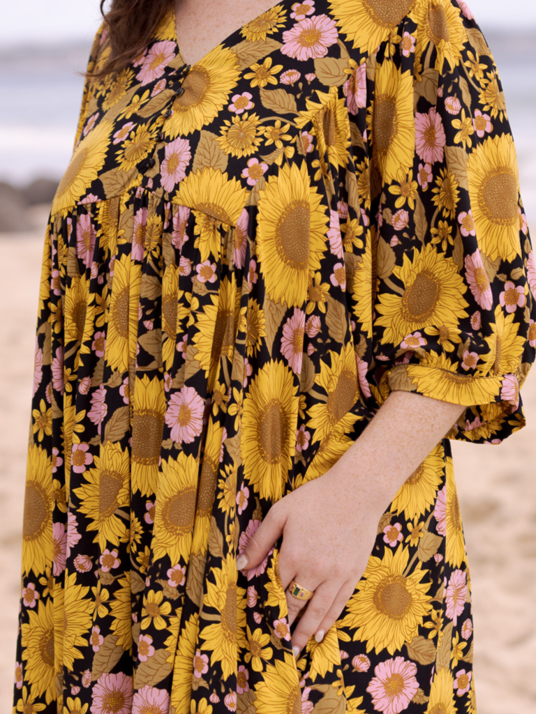 Honey & Stone Co BUTTERFLY LUNA FLOWER MINI