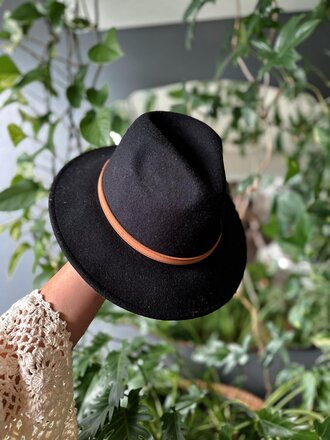ELIA BLACK HAT ELIA BLACK HAT