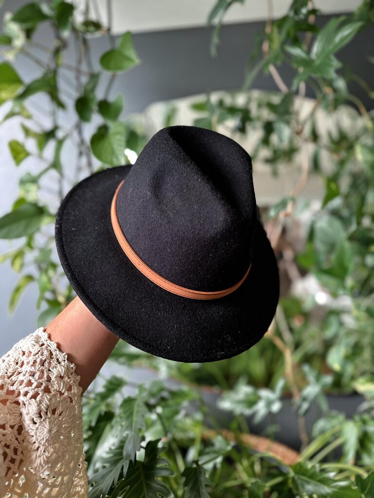 ELIA BLACK HAT