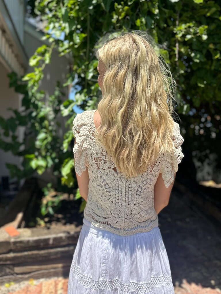 CROCHET FRILL VINTAGE CREAM TOP