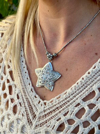 Moon Flower The Label STAR GAZER NECKLACE Moon Flower The Label STAR GAZER NECKLACE