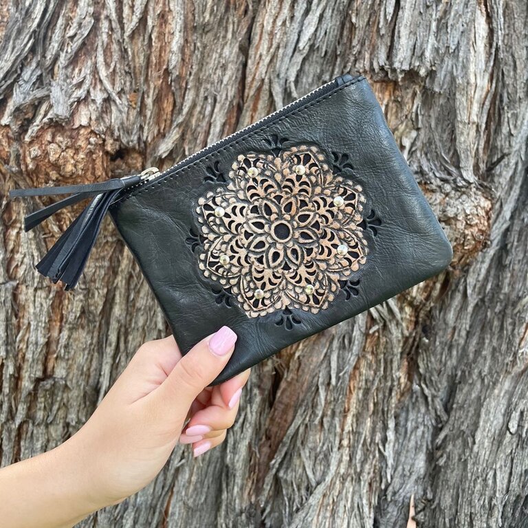 SUMMER TASSEL POUCH