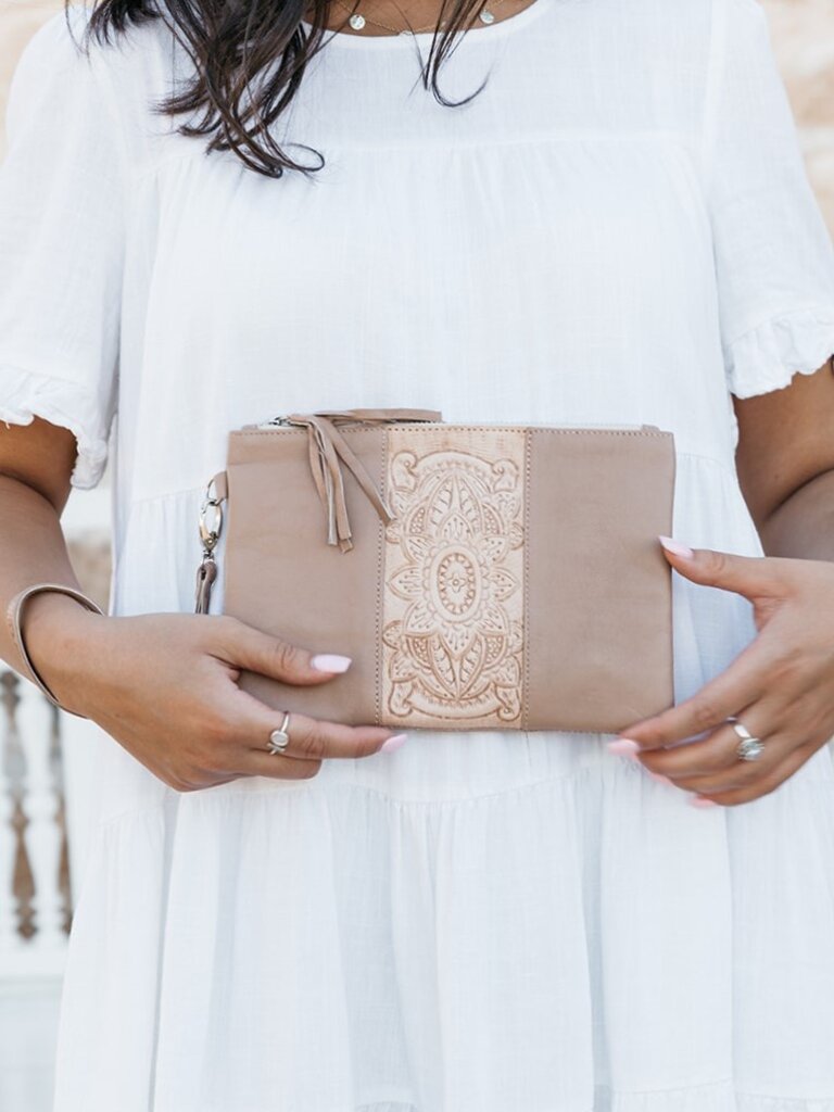 Shoe Shu BOHO SUNFLOWER TASSEL CLUTCH