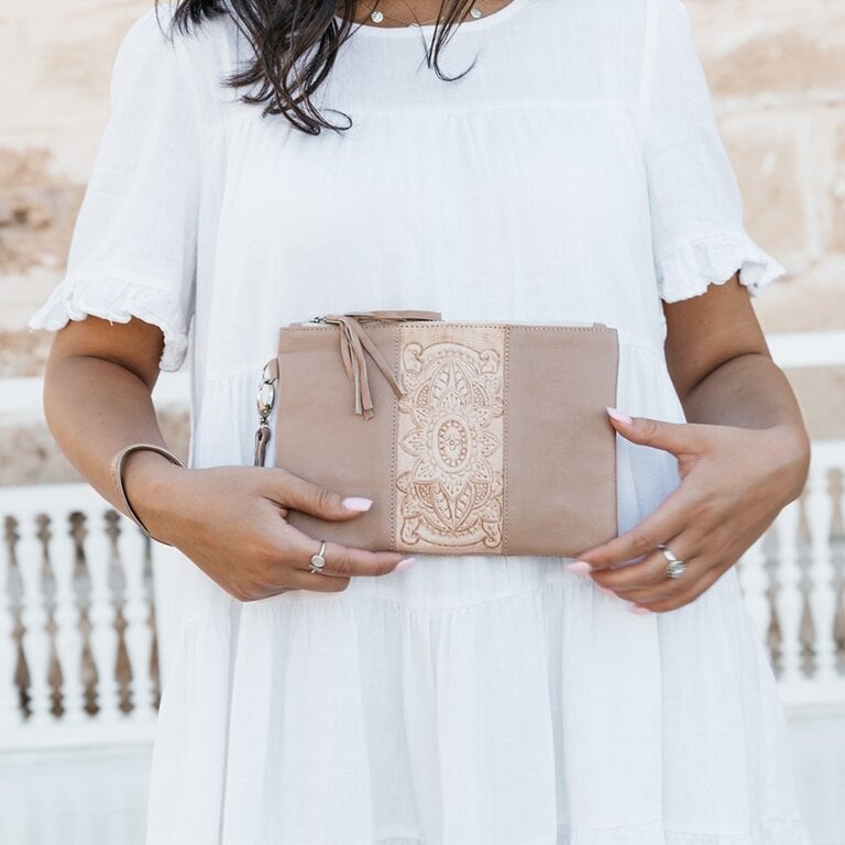 BOHO SUNFLOWER TASSEL CLUTCH