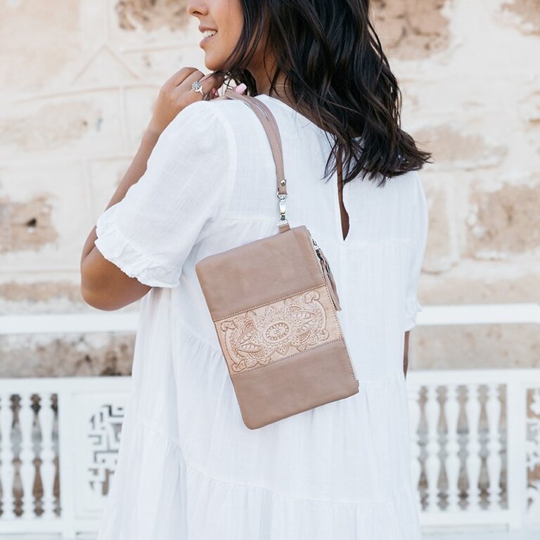 BOHO SUNFLOWER TASSEL CLUTCH