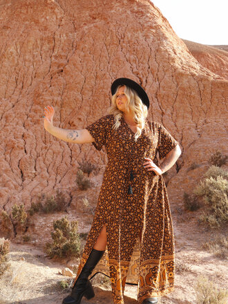 Honey & Stone Co SURI HONEY GLOW MAXI Honey & Stone Co SURI HONEY GLOW MAXI