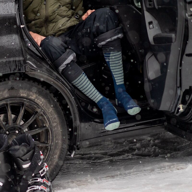 Darn Tough Men's Edge Over-the-Calf Midweight Ski & Snowboard Sock 8007 (bas pour hommes)
