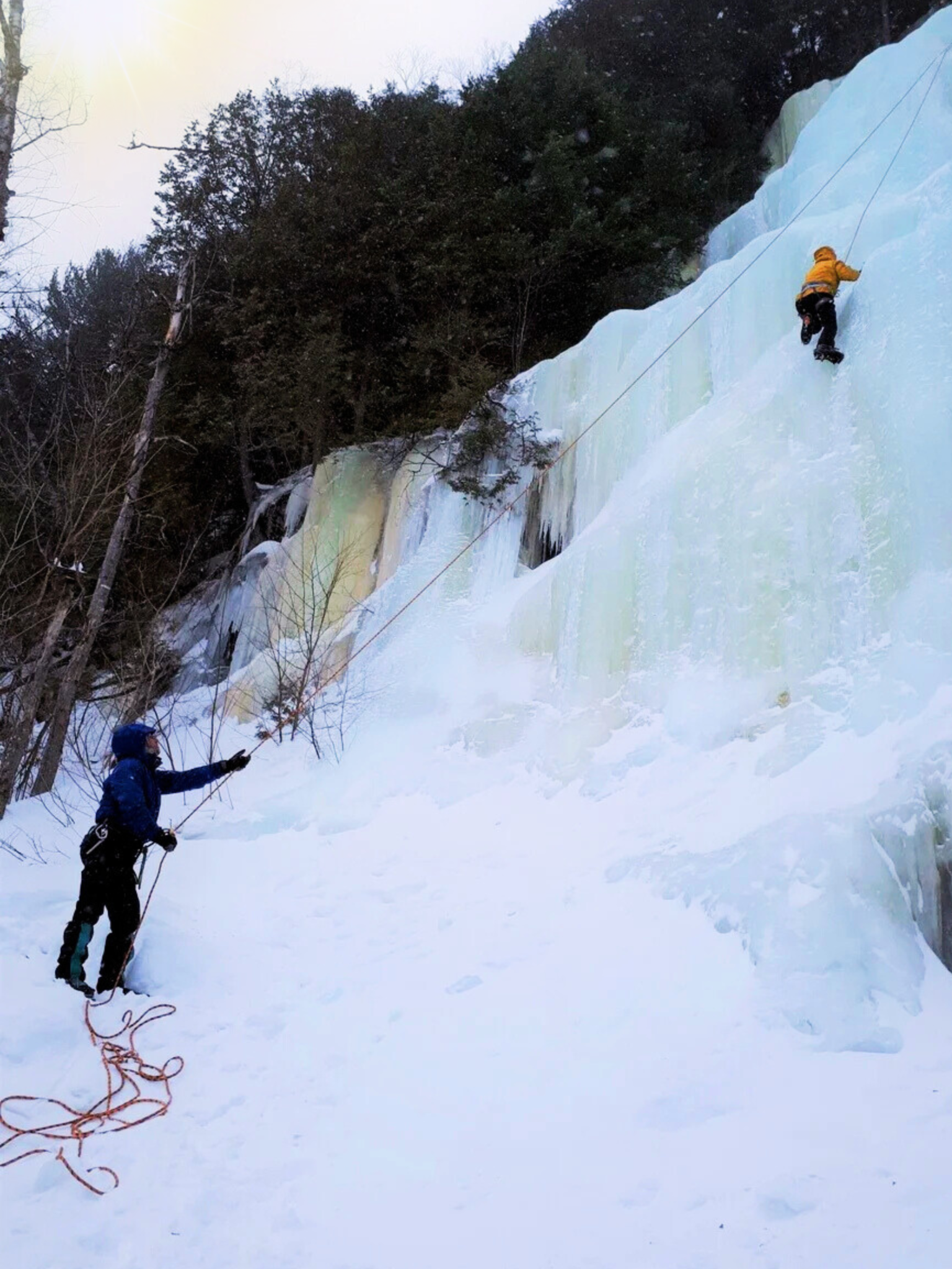 Maïkan Découverte de l'escalade de glace en milieu naturel