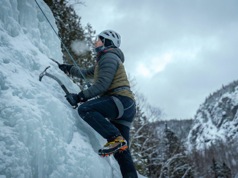 Escalade de glace : tout ce qu'il faut savoir pour débuter en hiver