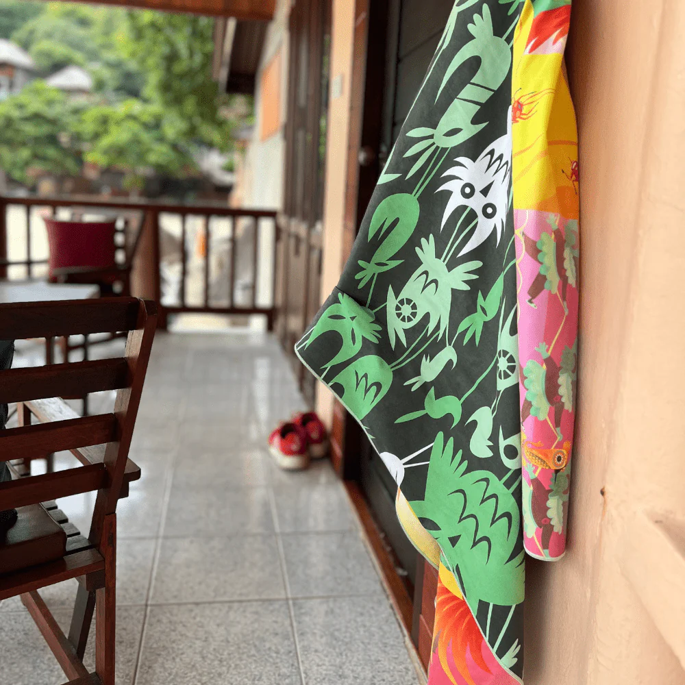 Lalita's Art Shop Serviette de plage extra-grande réversible "Wall of Birds"
