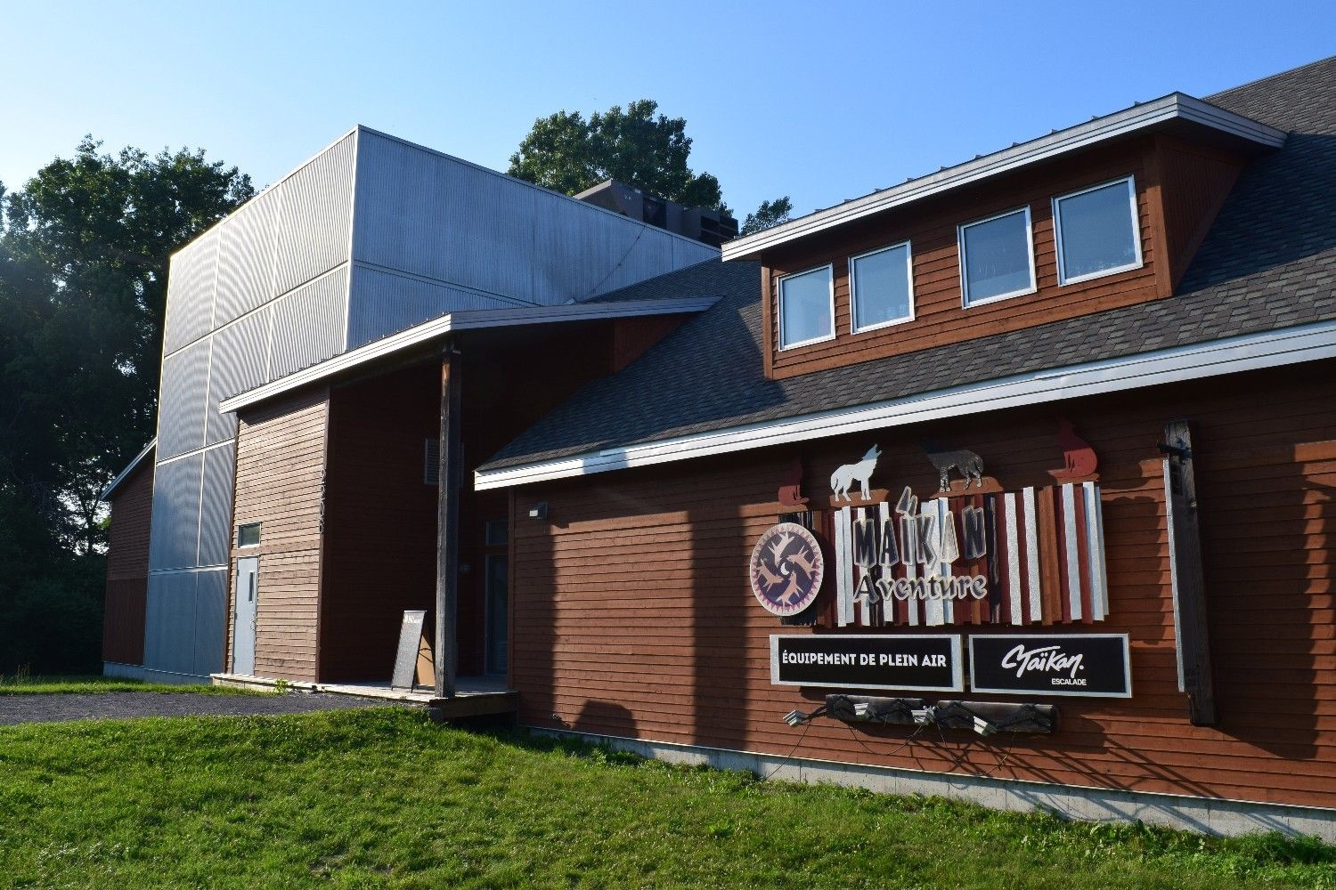 Bâtiment principal de Maïkan Aventure, boutique d’équipement de plein air à Trois-Rivières.