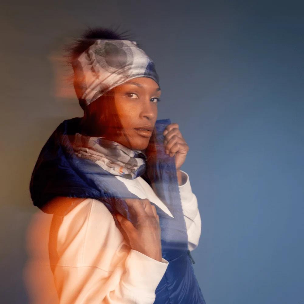 Lalita's Art Shop Tuque avec pompon amovible Blue Feathers - Femme