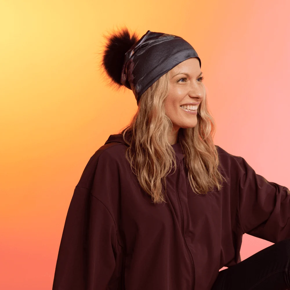 Lalita's Art Shop Tuque avec pompon amovible Baroque Beanie With Black Pompom - Femme