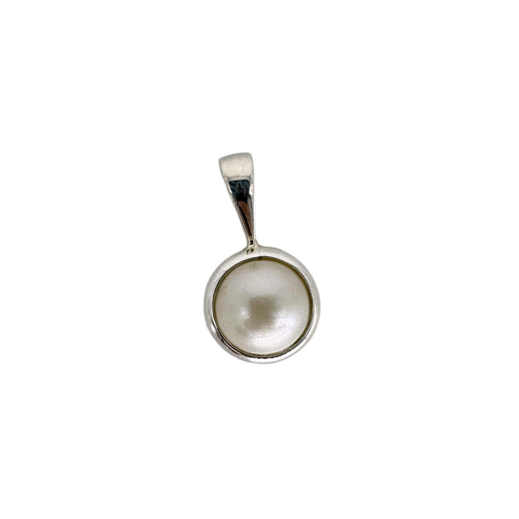 P421 Sterling Silver 9-11mm White Pearl in Bezel Setting Pendant