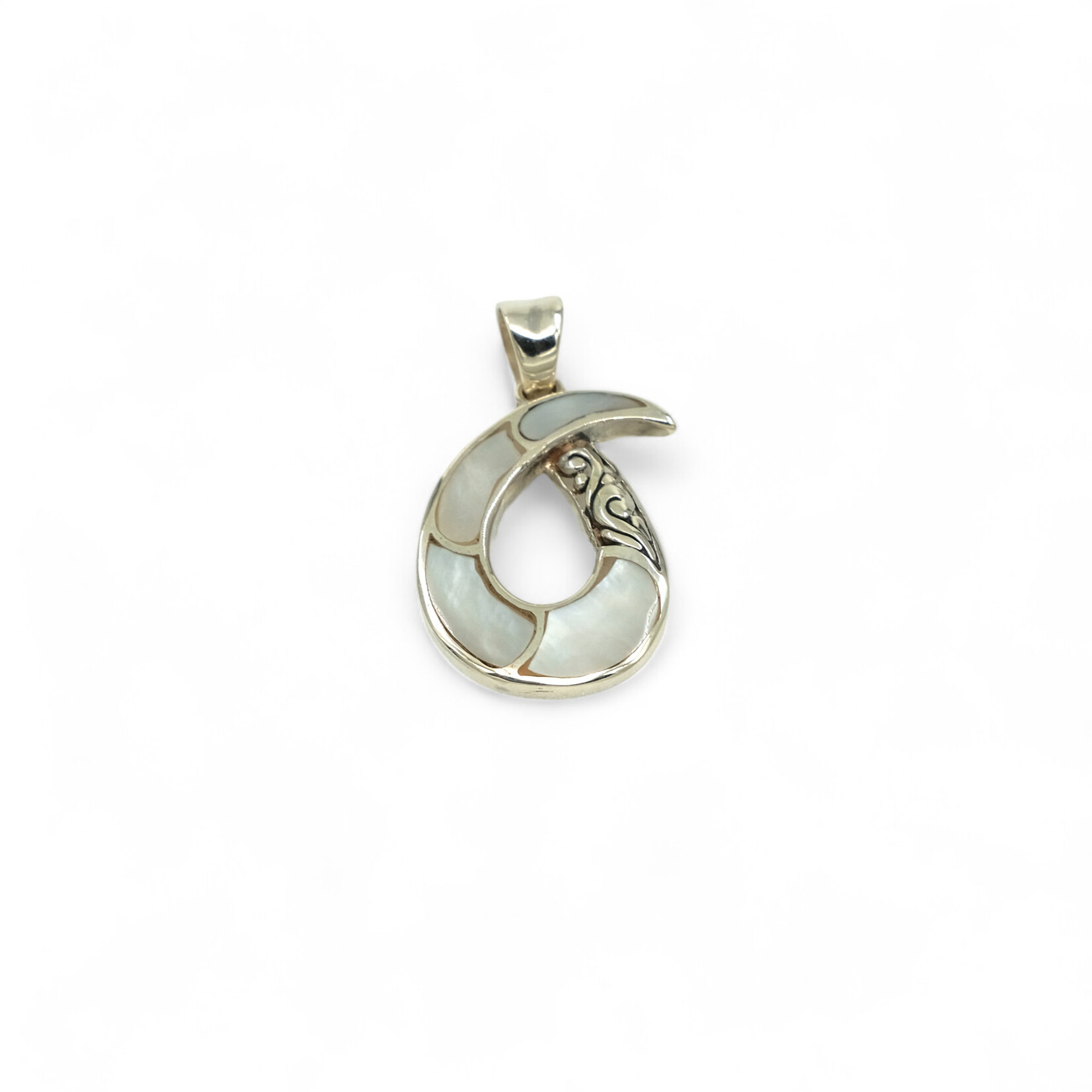 P460 Sterling Silver Mother of Pearl Loop Pendant