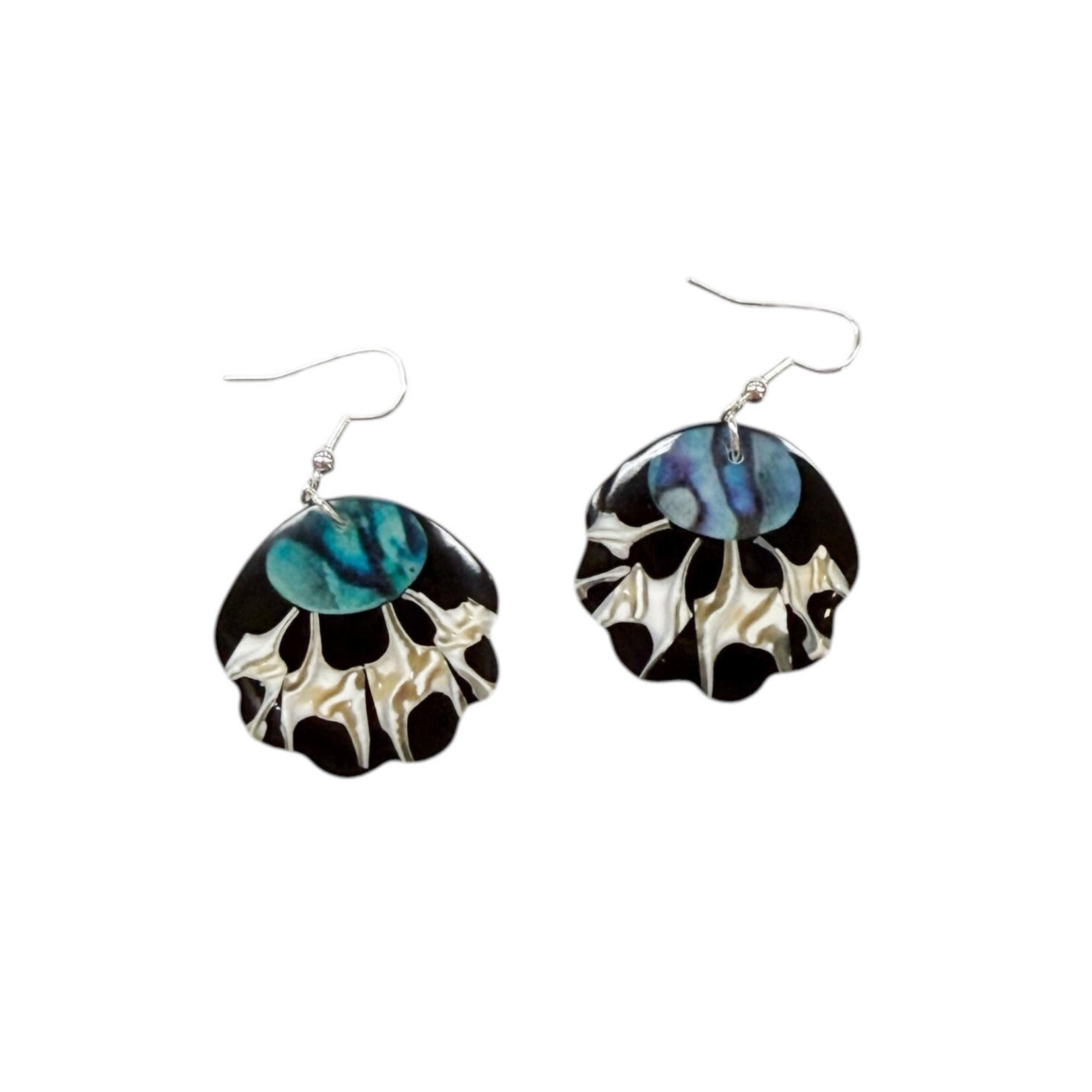 EA205 Island Shell Earrings Black & White Scallop Bottom