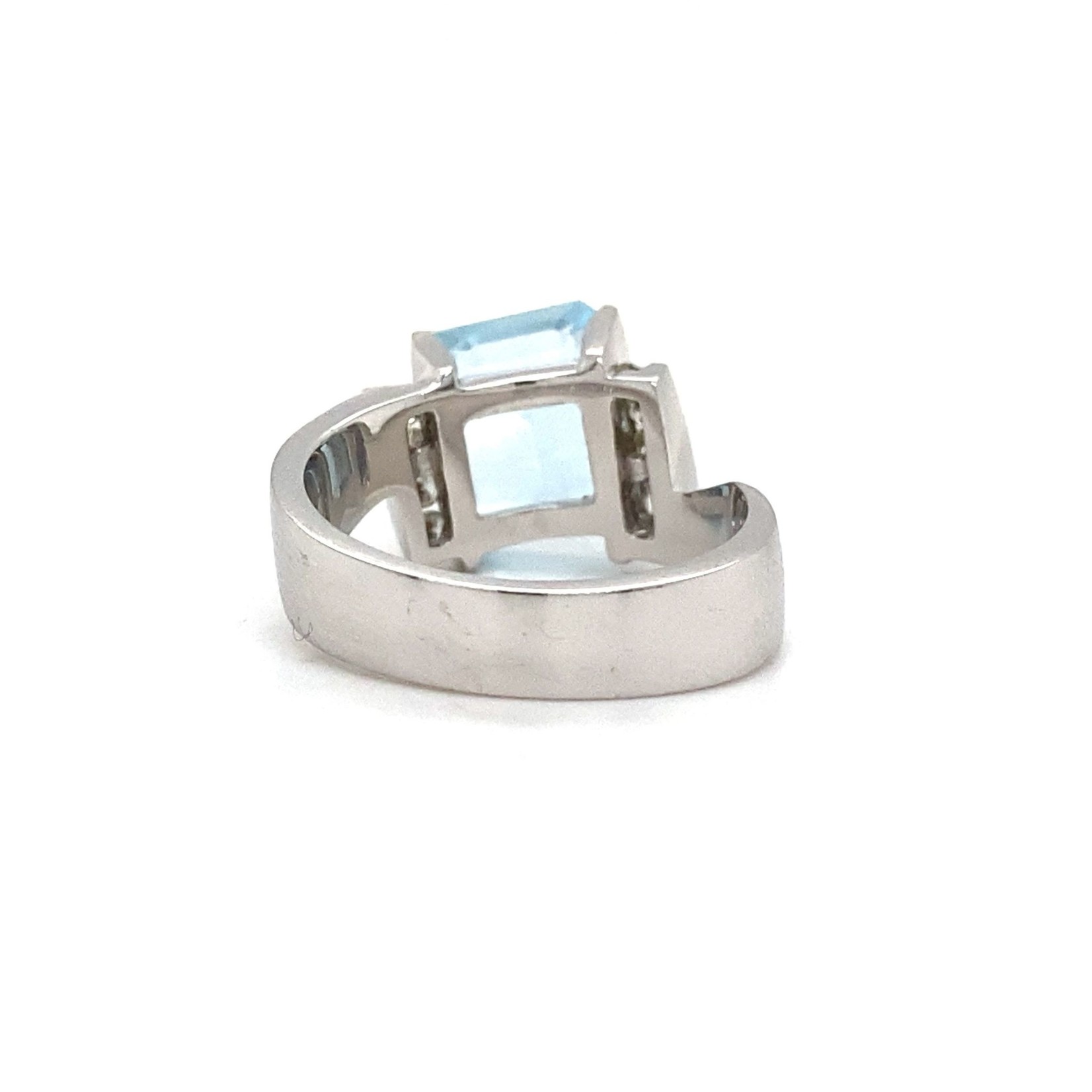 14K White Gold Aquamarine diamond ring D.19cttw