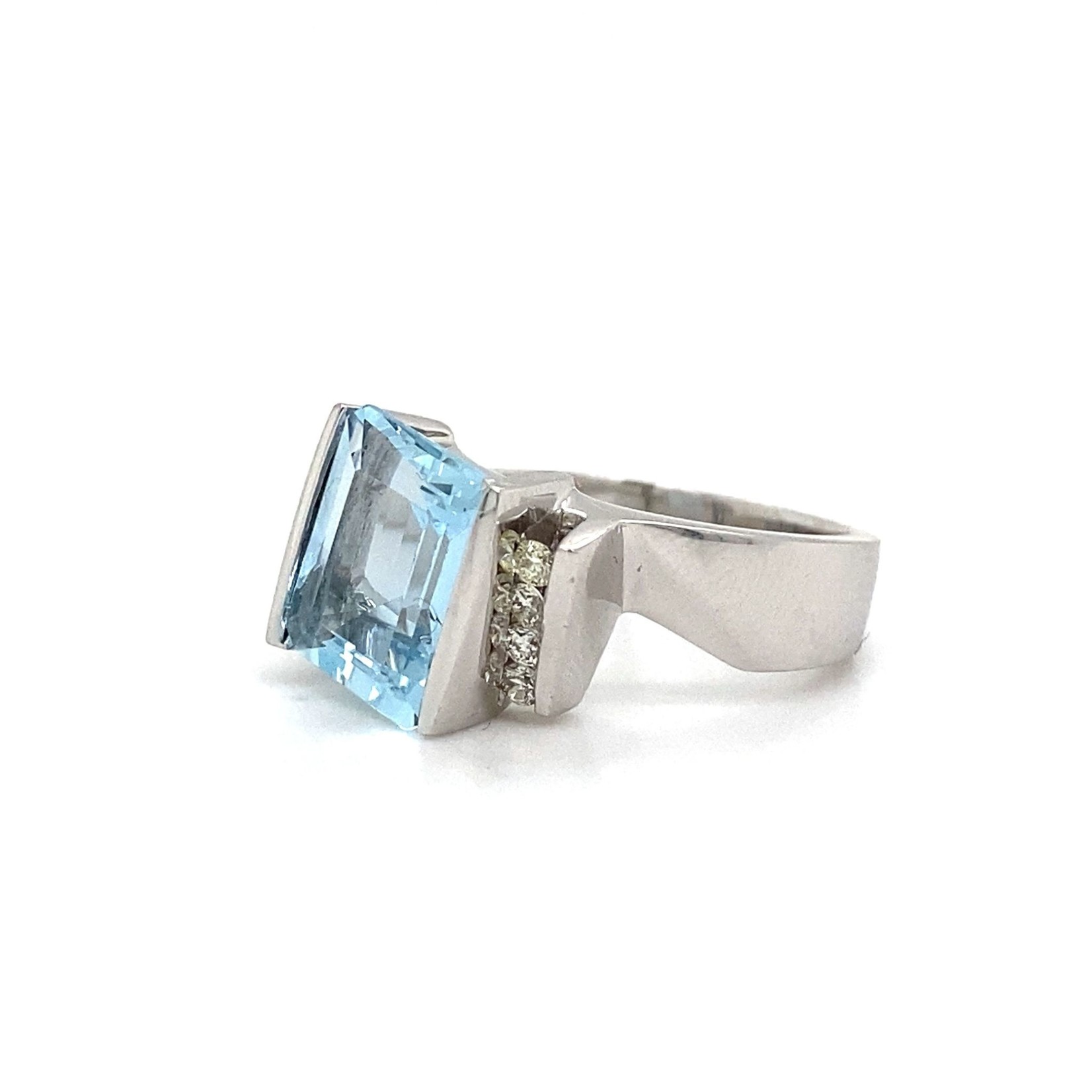 14K White Gold Aquamarine diamond ring D.19cttw