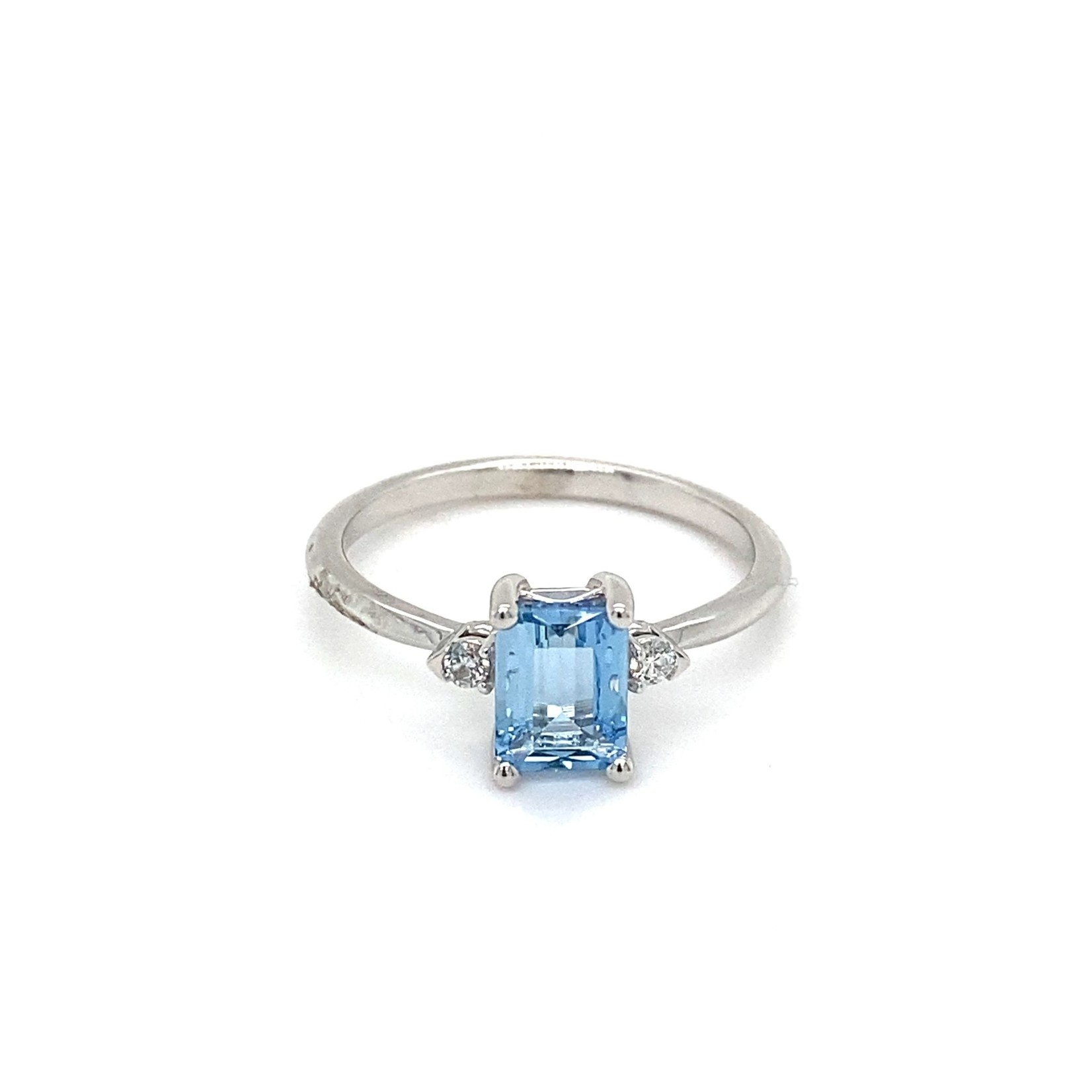 14K White Gold Aquamarine .90ct with diamonds .06cttw sz 7