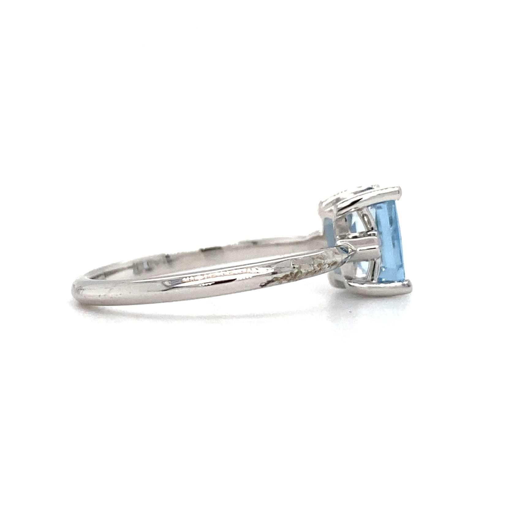 14K White Gold Aquamarine .90ct with diamonds .06cttw sz 7