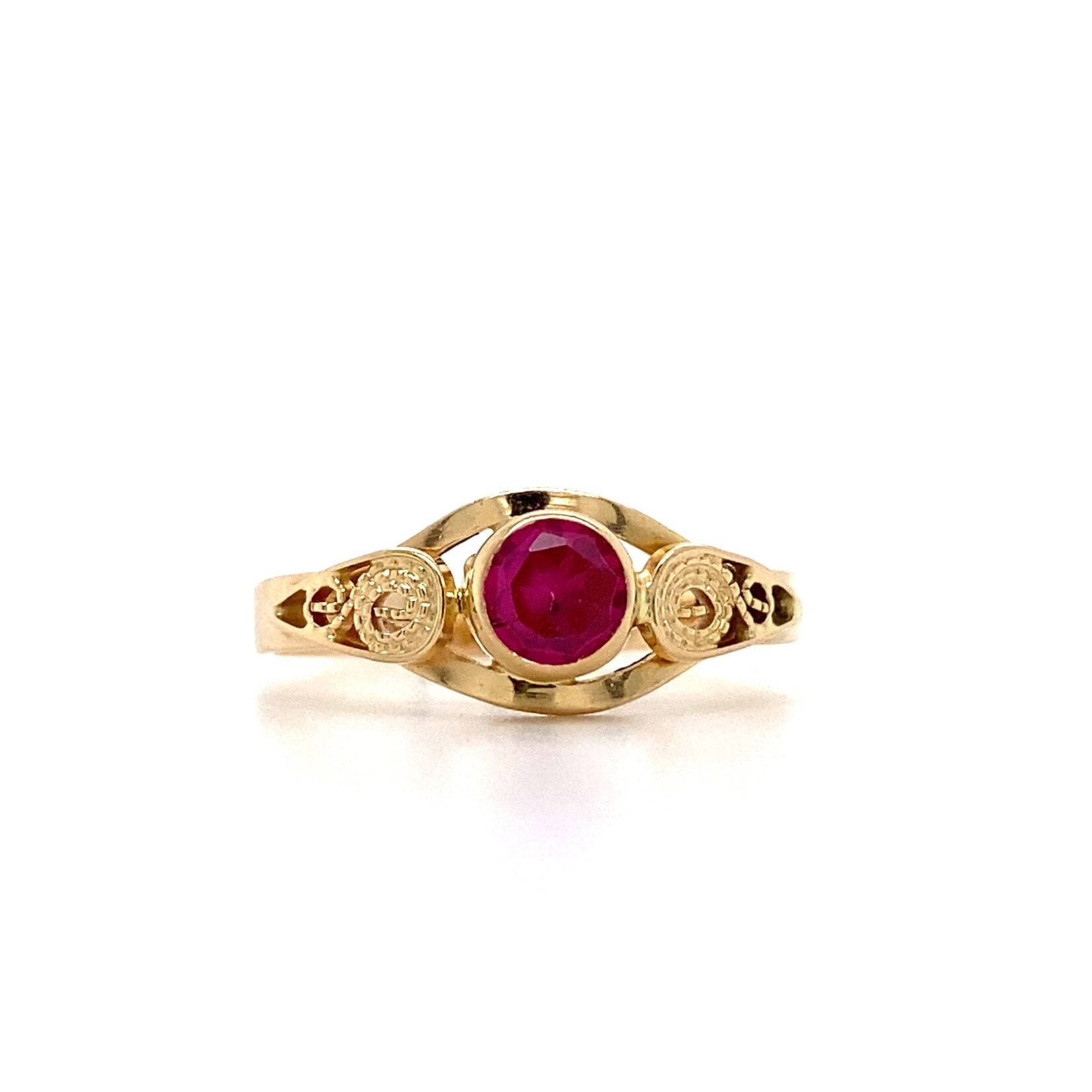 14K Yellow Gold Red stone ring sz7.25