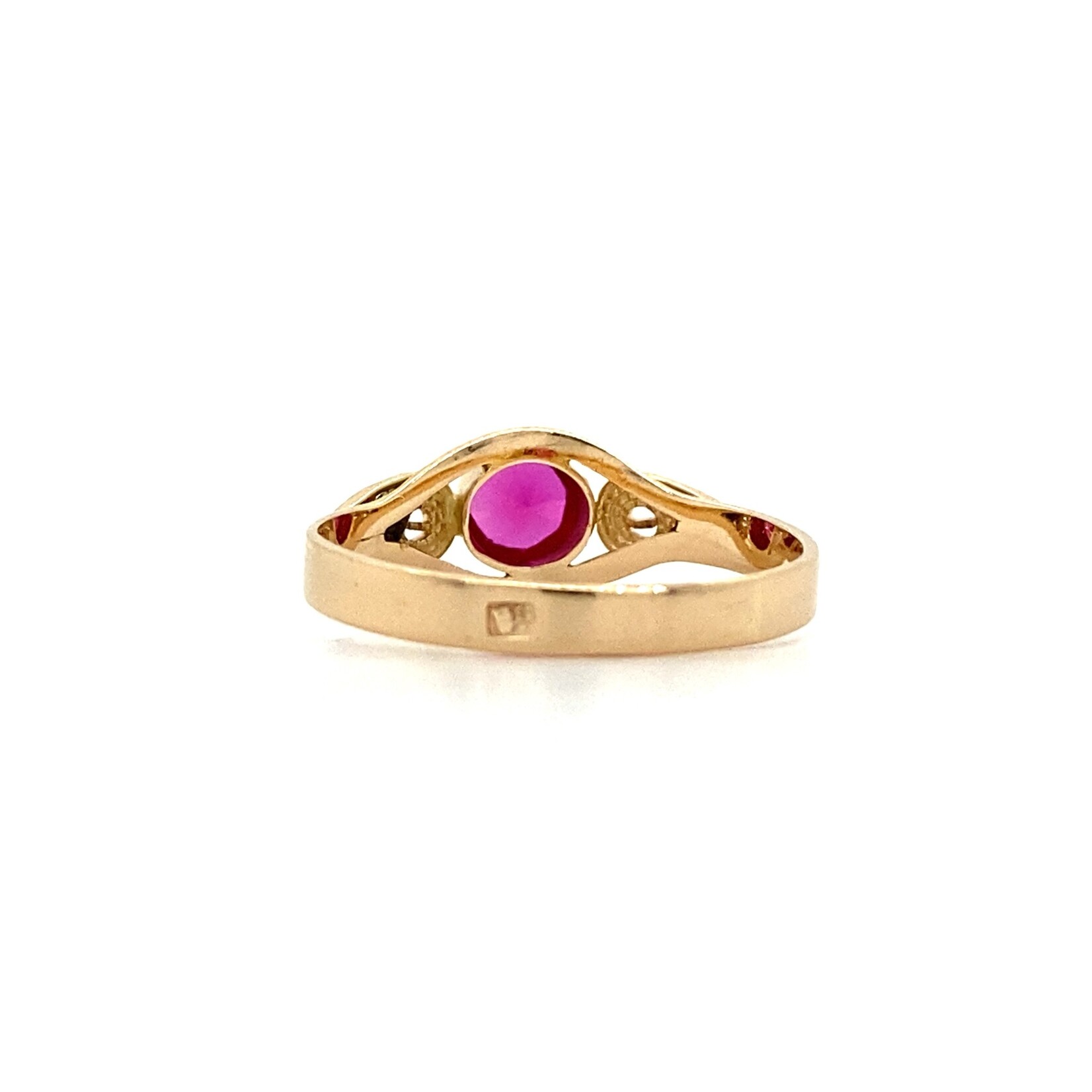 14K Yellow Gold Red stone ring sz7.25