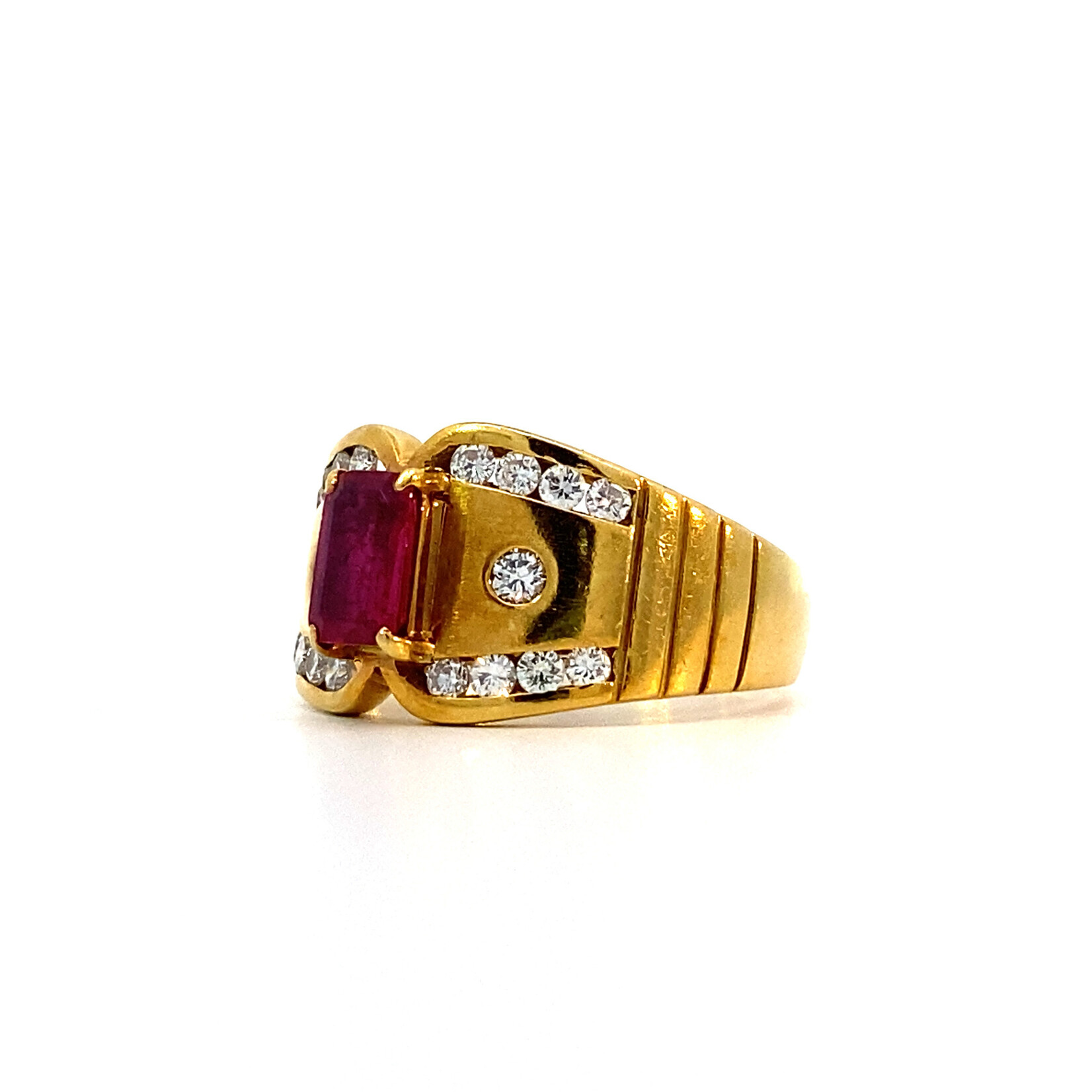 18K Yellow Gold Ruby & Diamond Ring size 7