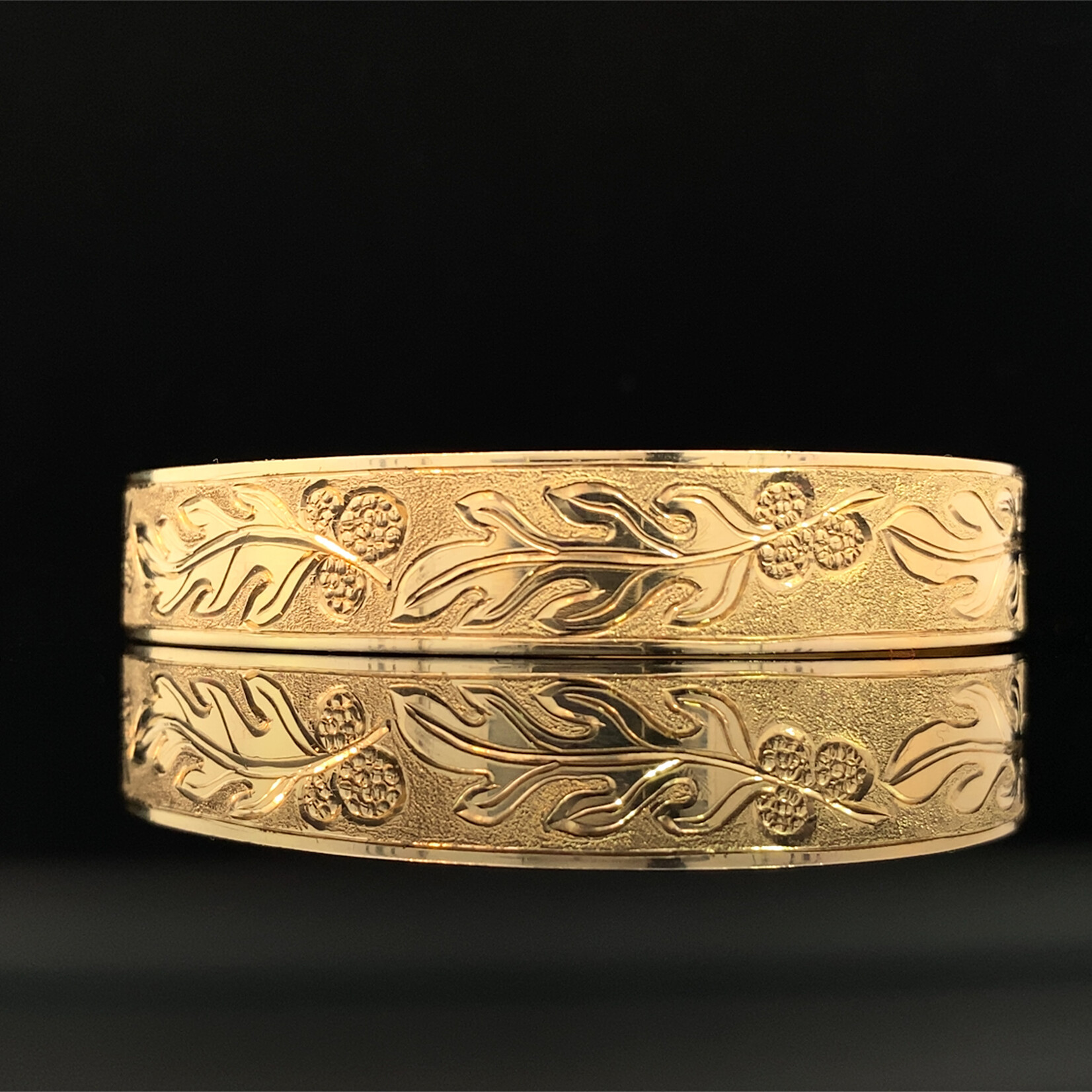 Ulu 14K Yellow Gold 12mm Flat Heavy 'Ulu Scroll Bangle Bracelet