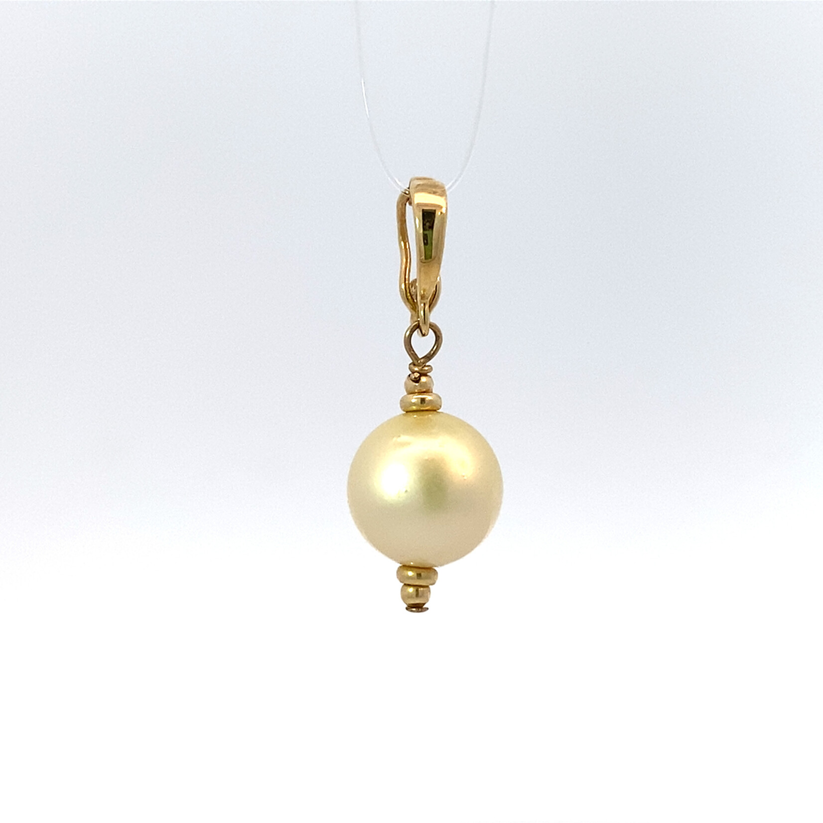 14K Yellow Gold 10mm Akoya Pearl Pendant