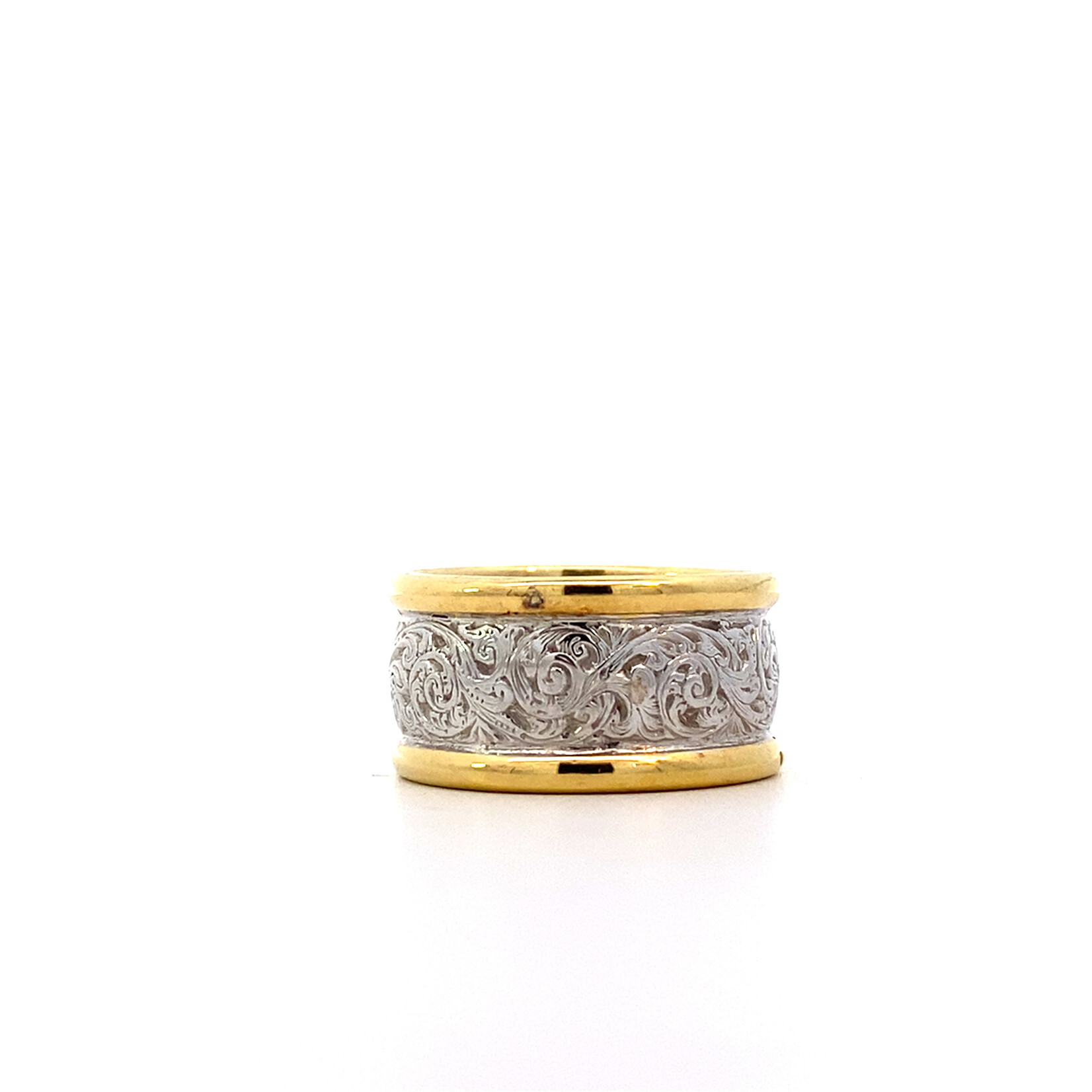 18K Yellow Gold Engraved Ring size 6.5