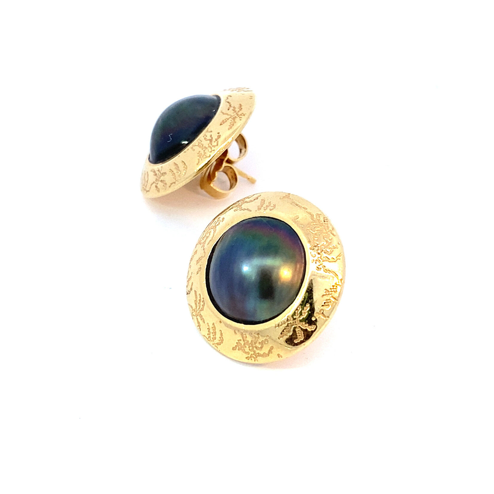 14K Yellow Gold Engraved Tahitian Button Studs