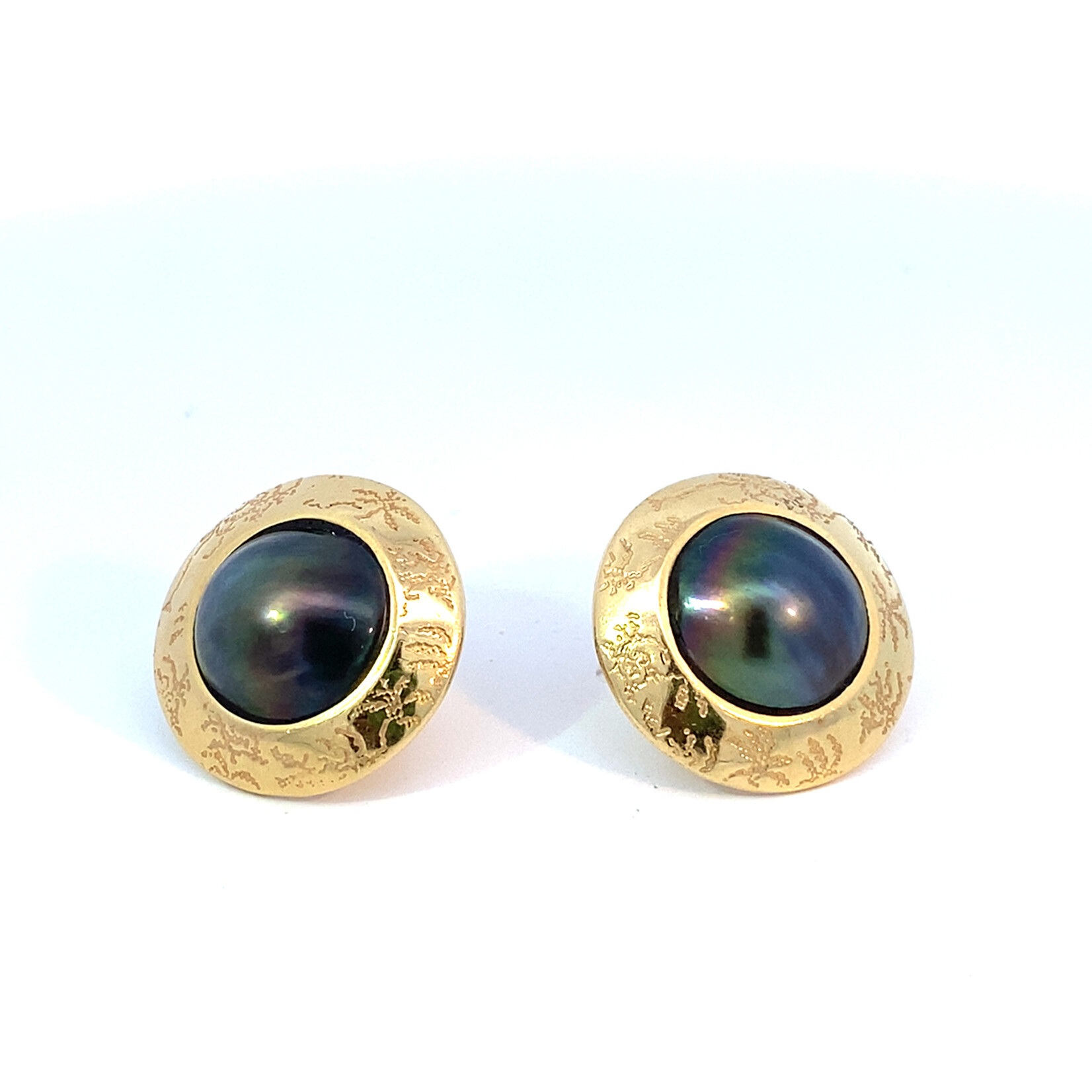 14K Yellow Gold Engraved Tahitian Button Studs
