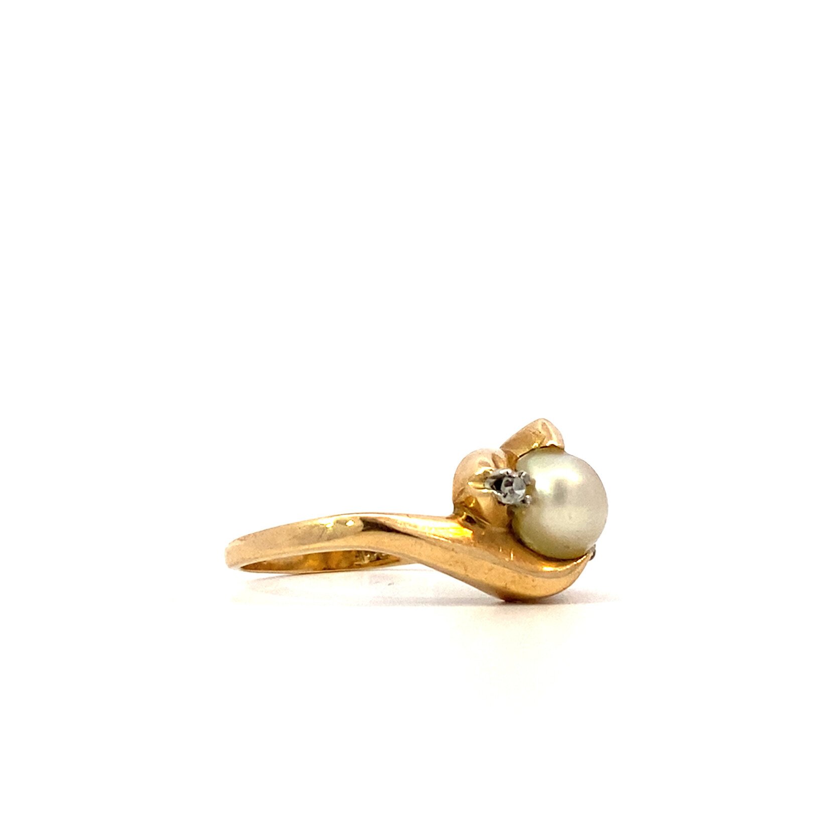 14K Yellow Gold  White Pearl and Diamond Ring sz6.75