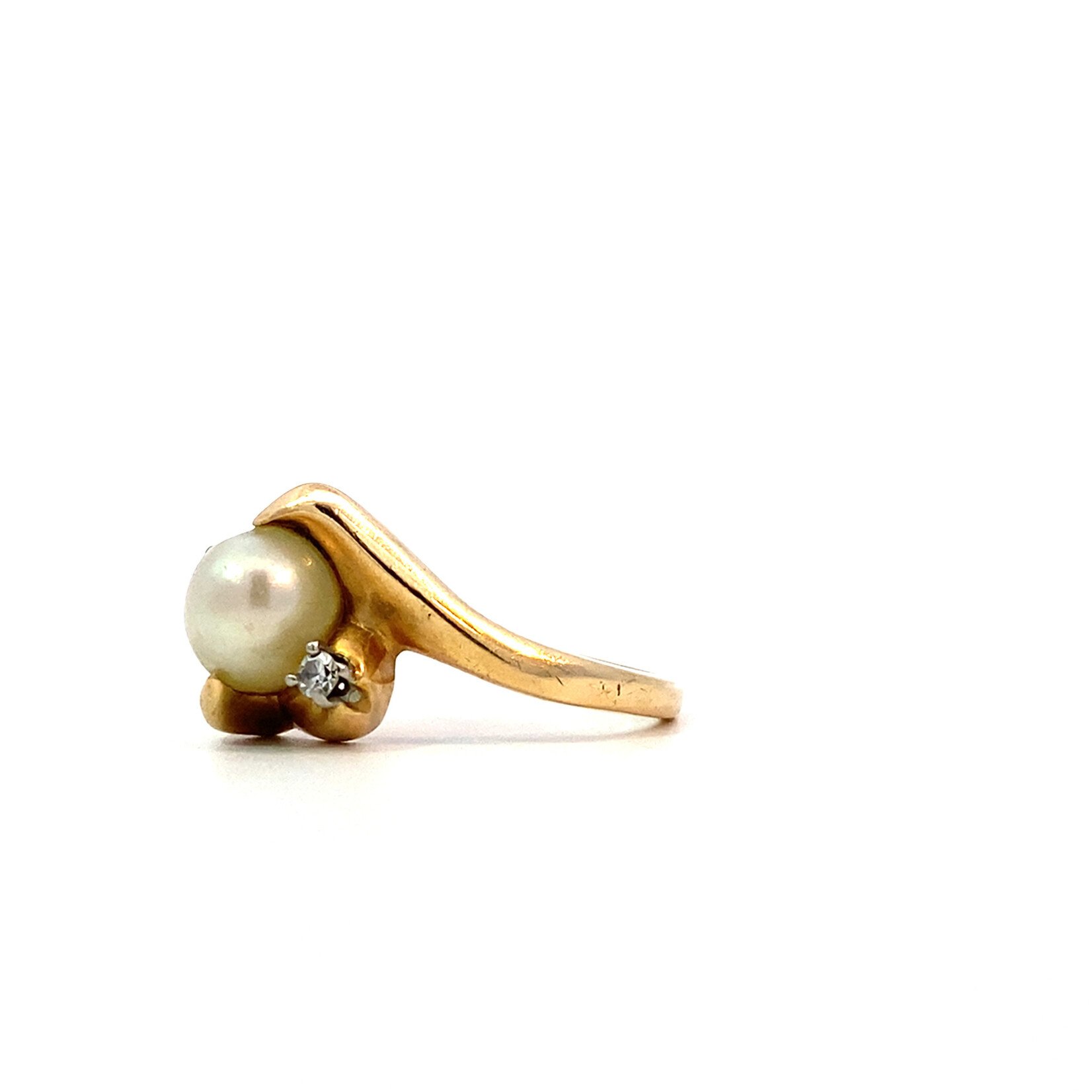14K Yellow Gold  White Pearl and Diamond Ring sz6.75