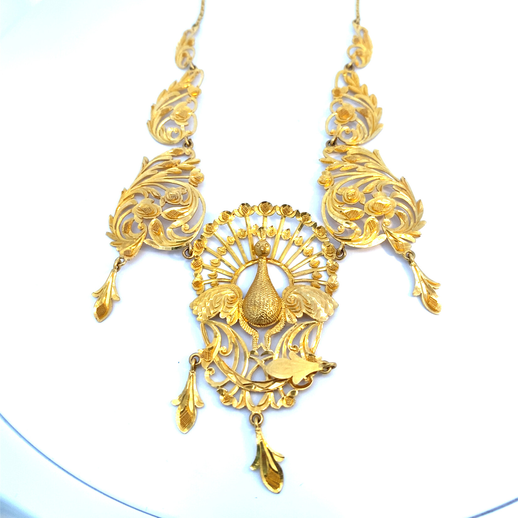 18K Yellow Gold 18" Peacock Floral Necklace