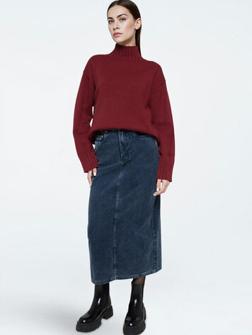 Minimum Darcys Turtleneck